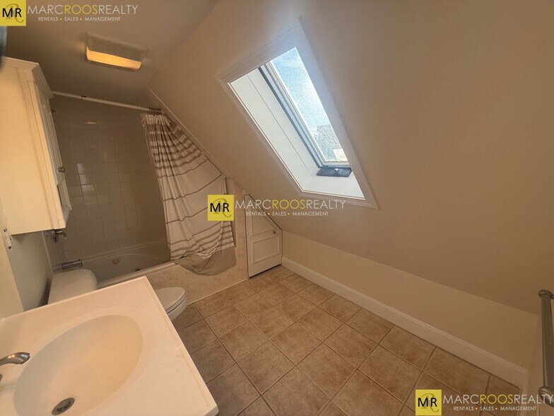 Building Photo - 5 Clarken Ct