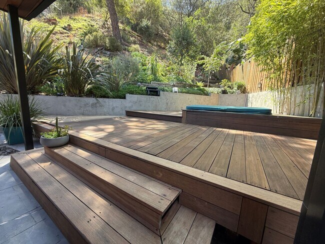 Building Photo - Mid-Century Modern 3-Bedroom Home with Pri...