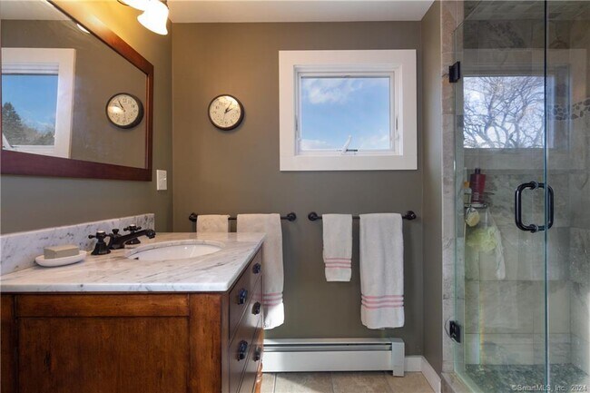 Building Photo - 323 Green Hill Rd