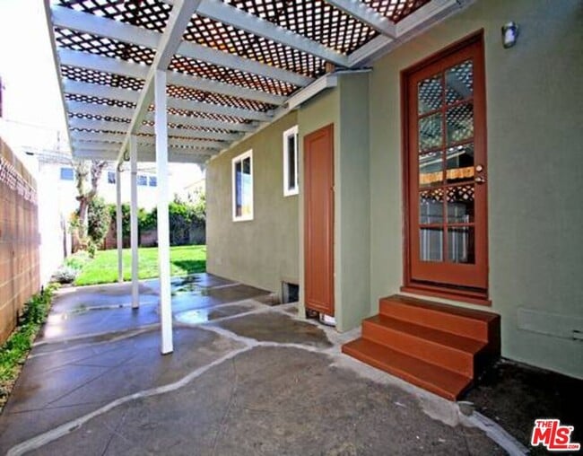 Building Photo - 3542 Greenwood Ave