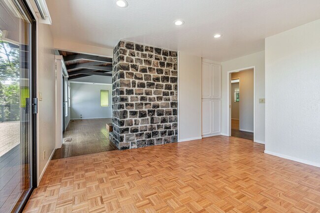 Building Photo - 24 El Rey Rd