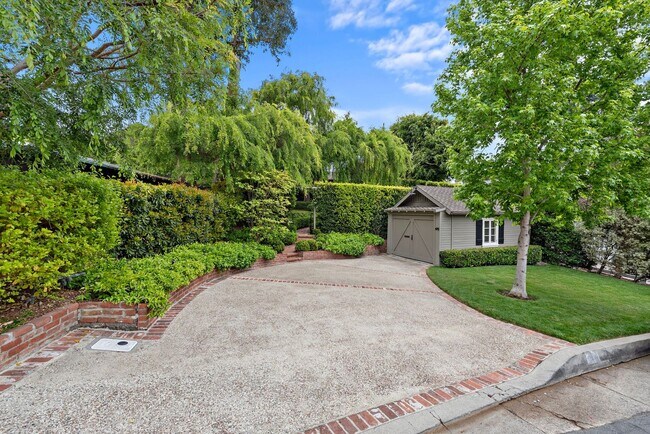 Building Photo - Classic Modern Cottage in Laguna Village