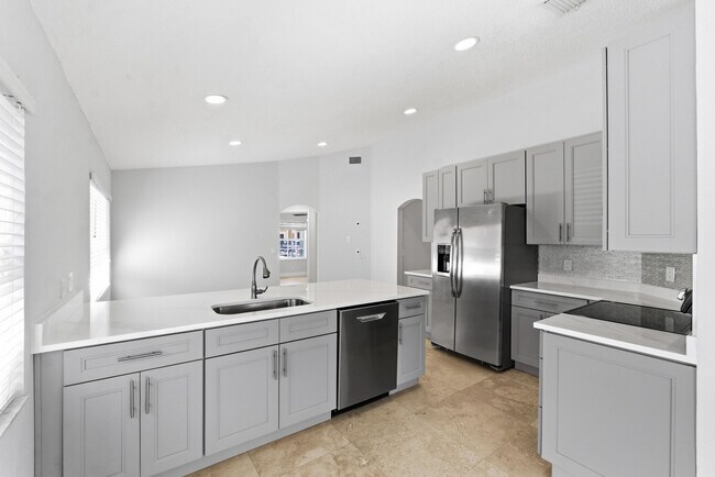 Building Photo - 10781 Cypress Lake Terrace