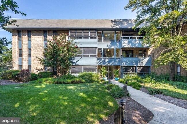 Building Photo - 304 Forbes St