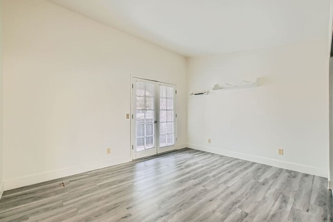 Building Photo - 2 bed/2 bath Spacious Condo for Rent