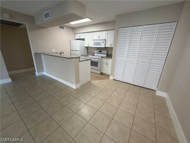 Building Photo - 5317 Summerlin Rd