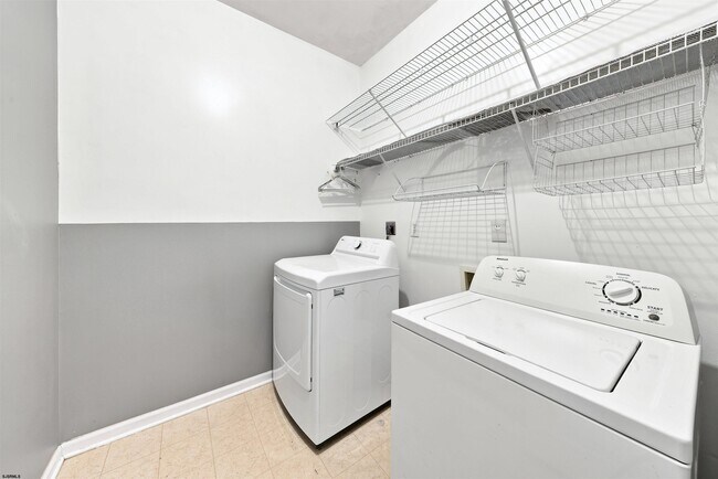 Building Photo - 64 Meadow Cir