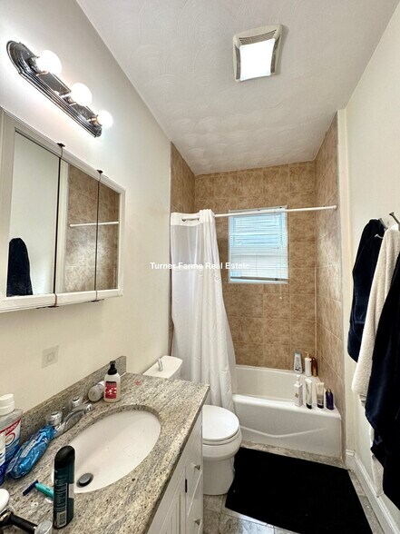 Building Photo - 8 Carmel St