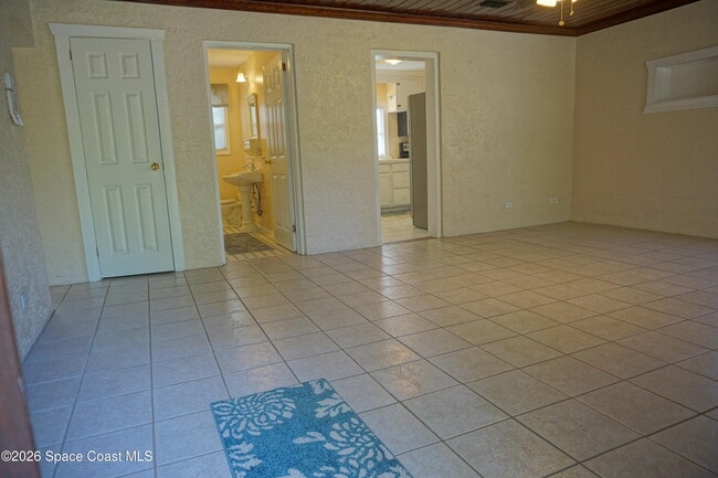 Building Photo - 2812 Shwonda Ave NE