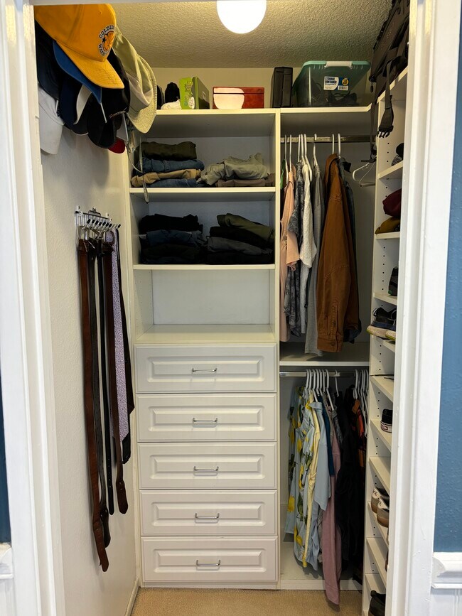 Building Photo - 10926 Bluffside Dr