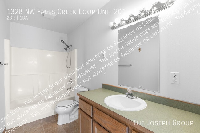 Building Photo - 1328 NW Falls Creek Loop