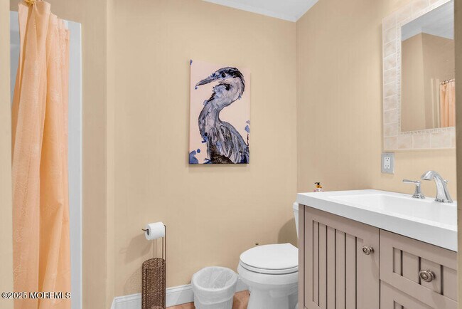 Building Photo - 102 W Colony Rd