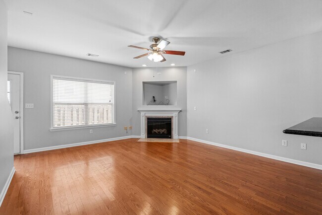 Building Photo - 2207 River Park Ct