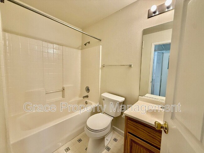 Building Photo - 1146 Opal St