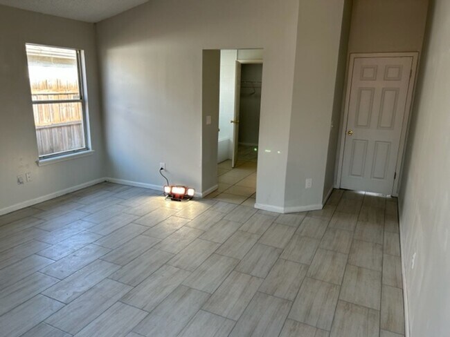Building Photo - 424 Rolling Rock Ct