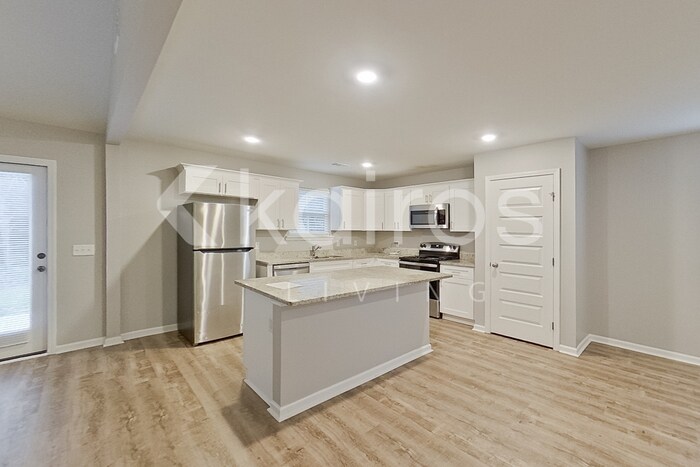 Building Photo - 136 Western Red Cedar Dr