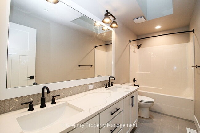 Building Photo - Brand New Spacious 5-Bedroom Retreat at Coyote Ridge 3 Full Baths 2 Car Garage 2330sf A/C Prime B...