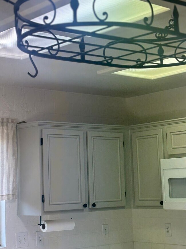 Building Photo - Awesome Property