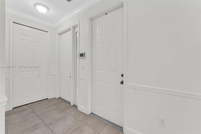 Building Photo - 13909 SW 86th Ct