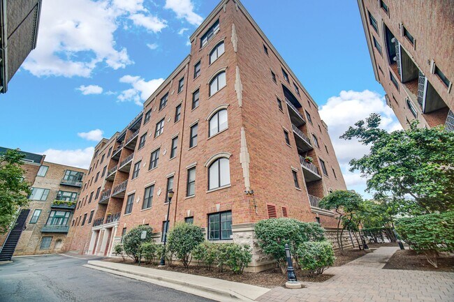 Building Photo - 2811 N Bell Ave