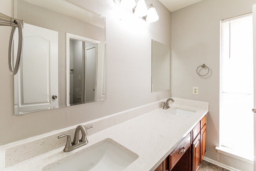 Building Photo - 1418 Hunters Park Dr