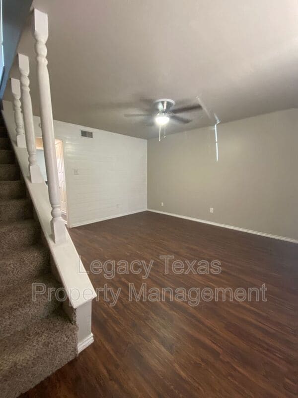 Building Photo - 1608 Sun Valley Dr