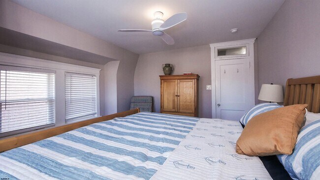 Building Photo - 26 S Oakland Ave