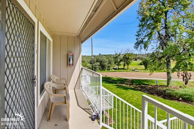 Building Photo - Charming 1Bdm 1Ba Condo with Scenic Golf Course Views at Mountain Meadow!