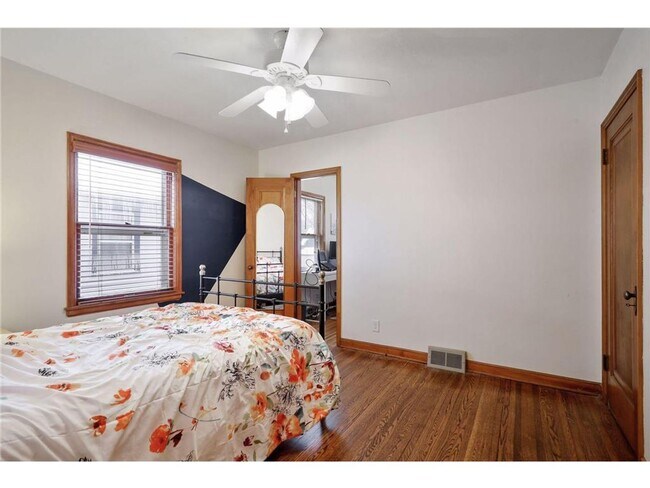 Building Photo - SINGLE FAMILY HOME! 3 CAR GARAGE BLOCKS FROM CAMDEN + NORTHEAST MPLS!