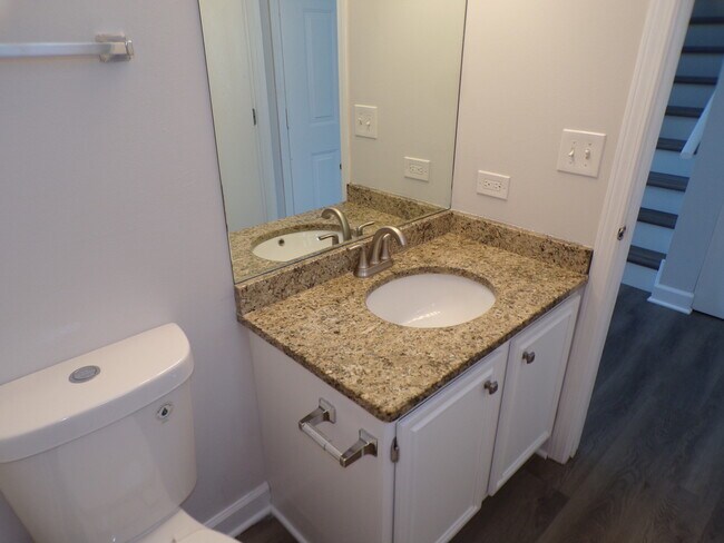 Building Photo - 13 Redbud Ct