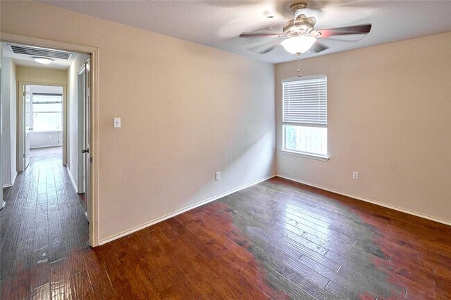 Building Photo - 2712 Settlement Dr