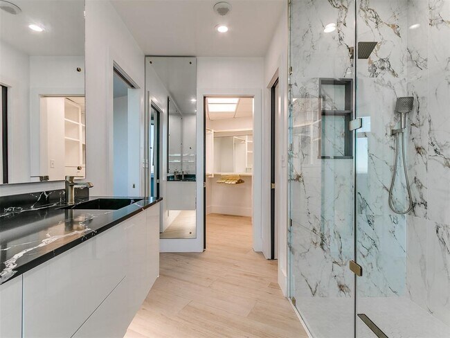 Building Photo - 5900 Mosteller Dr