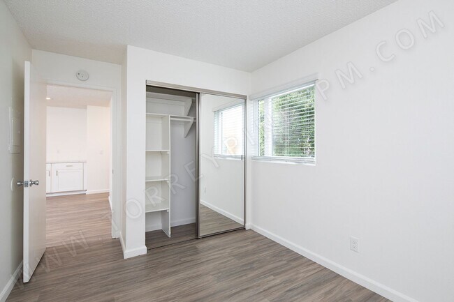 Building Photo - *OPEN HOUSE: 9/27 2-3PM* Gorgeous 2BR in H...