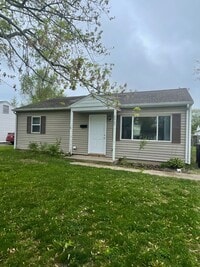 Building Photo - Three Bedroom Single Family Home Available...