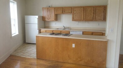 Building Photo - 9904 Lorain Ave
