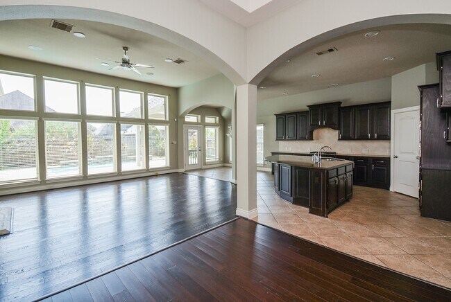 Building Photo - 28803 Davenport Dr