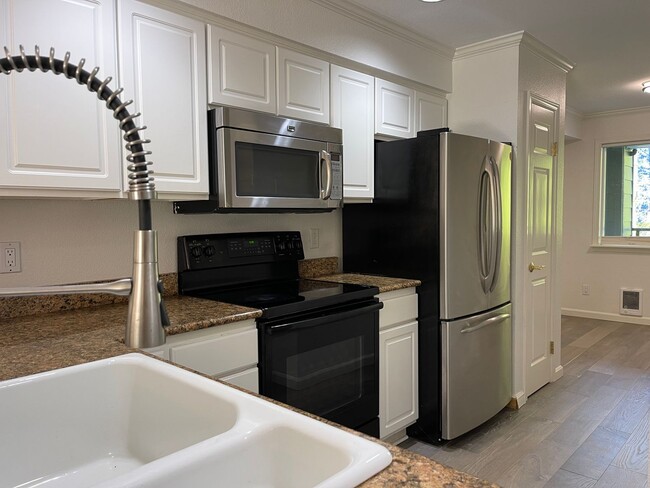 Building Photo - CLICK "REQUEST A TOUR" NOW!