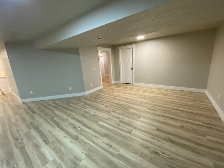 Building Photo - 2265 S Linda Wy