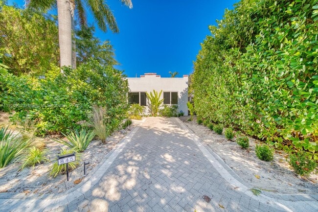 Building Photo - 845 NE 119th St