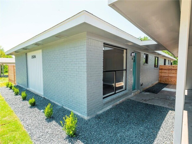 Building Photo - 2524 Glen Springs Way