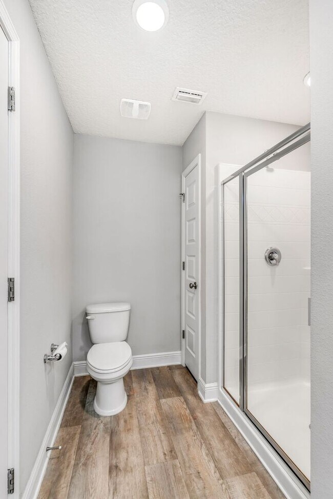 Building Photo - Newer 3 Bed/2.5 Bath Townhome with Modern ...