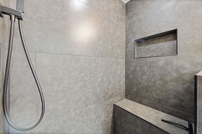 Building Photo - Fully Furnished Designer Loft with Parking & Monument Views!