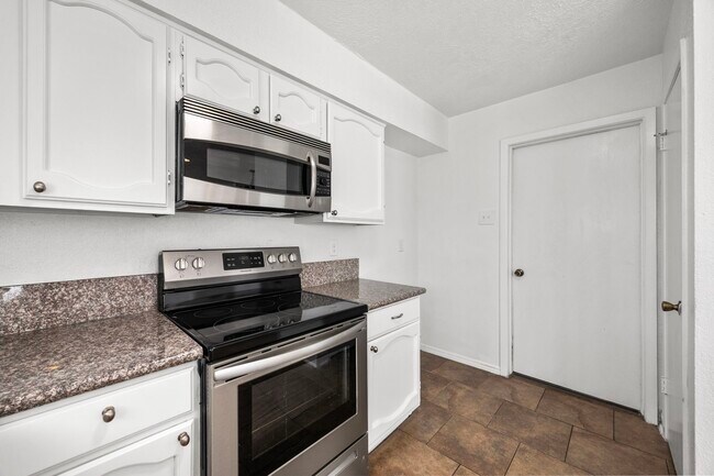 Building Photo - 6522 Brookgate Dr