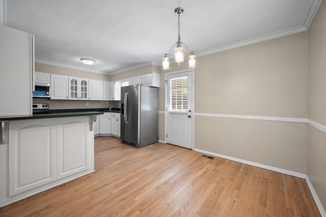 Building Photo - 9212 Foxtail Ct