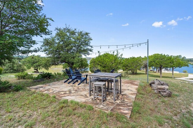 Building Photo - 504 Lakeshore Cir