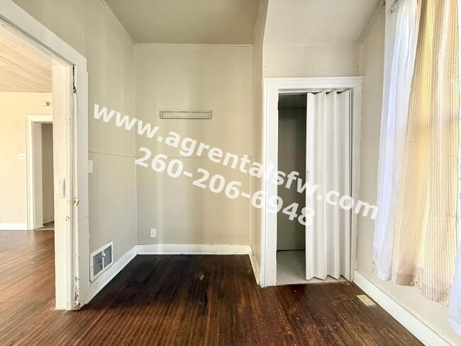 Building Photo - 3 Bedroom House