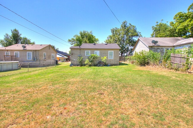 Building Photo - 7107 NW 39th St