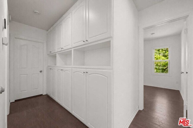 Building Photo - 138 N Hamel Dr