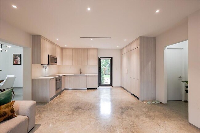 Building Photo - 1747 NW 31st St