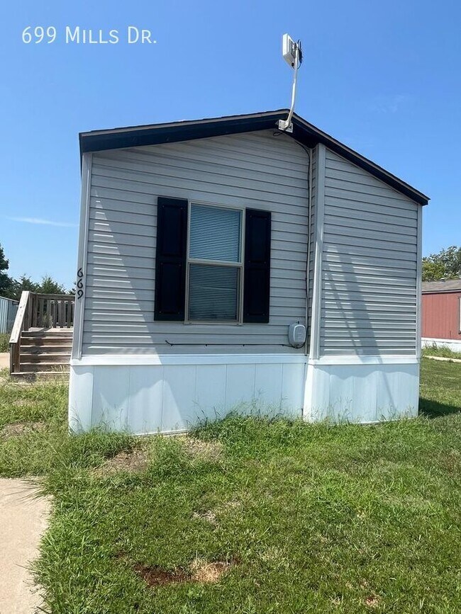 Building Photo - 699 Mills Dr.-
